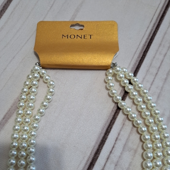 Monet Faux Pearl and Silver Medalion  Necklace - Picture 4 of 6